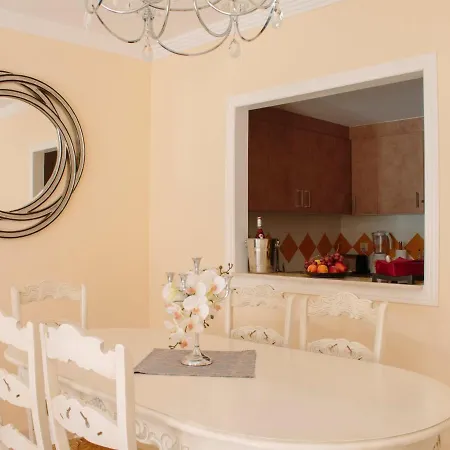 Elviria Pool, Gardens & 5-min Walk To The