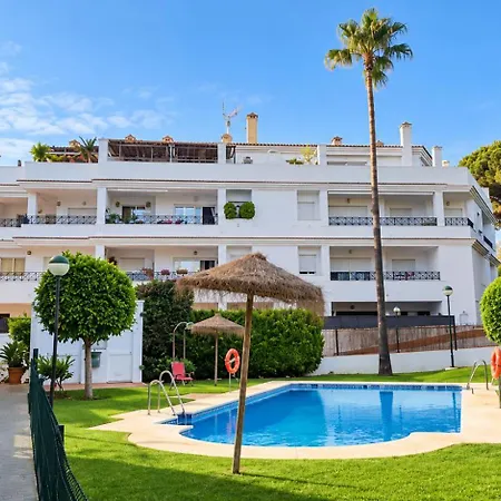 Elviria Pool, Gardens & 5-min Walk To The Appartamento Marbella